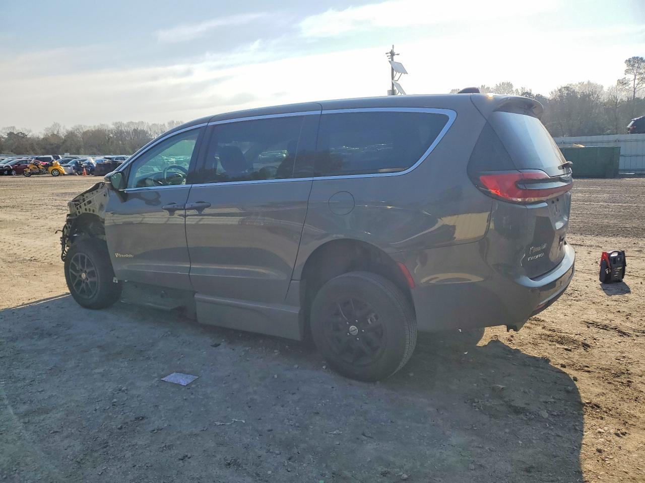 2023 Chrysler Pacifica Touring L - Фото 2
