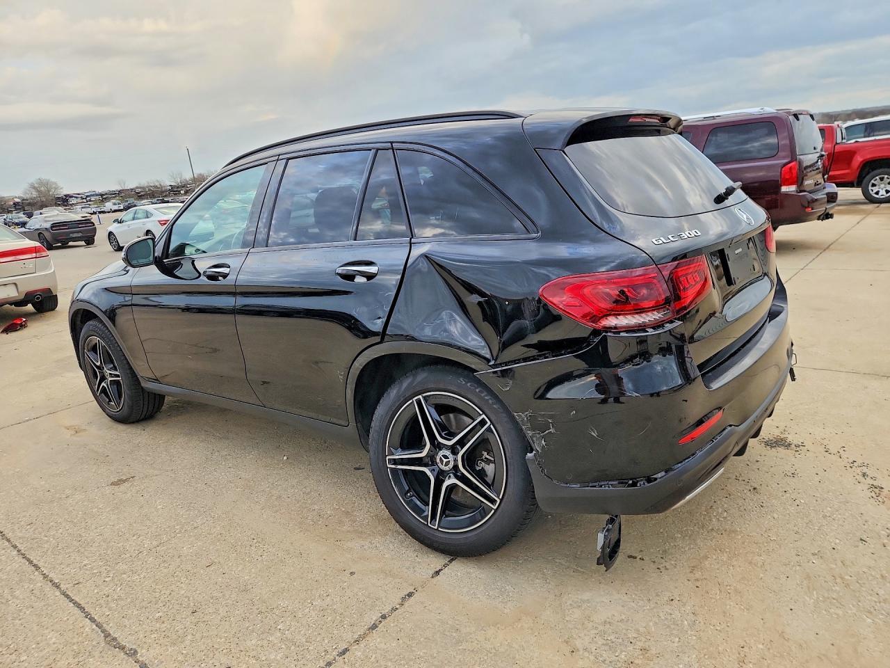 2022 Mercedes-Benz Glc 300 - Image 2