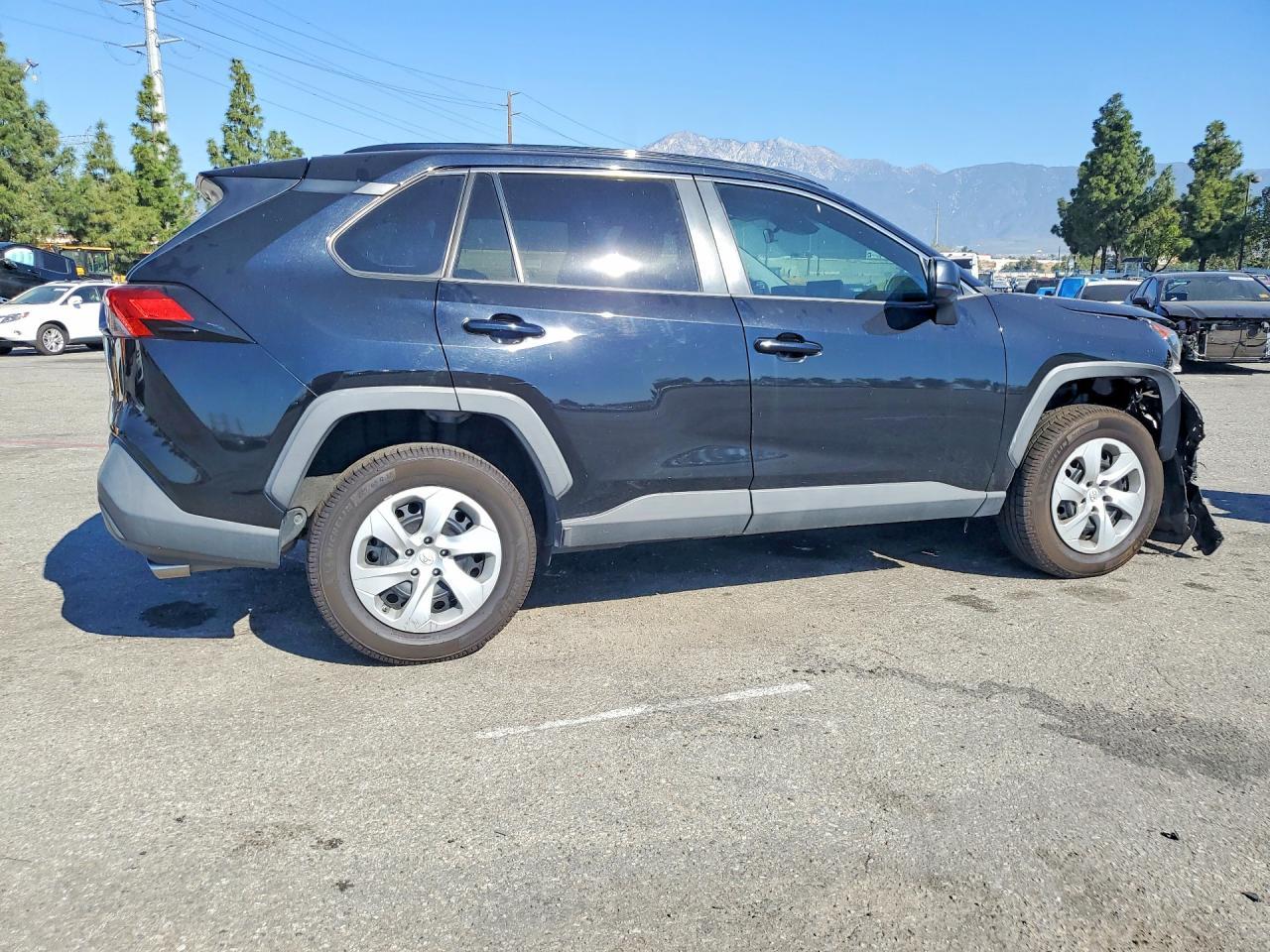 2020 Toyota Rav4 Le - Фото 3