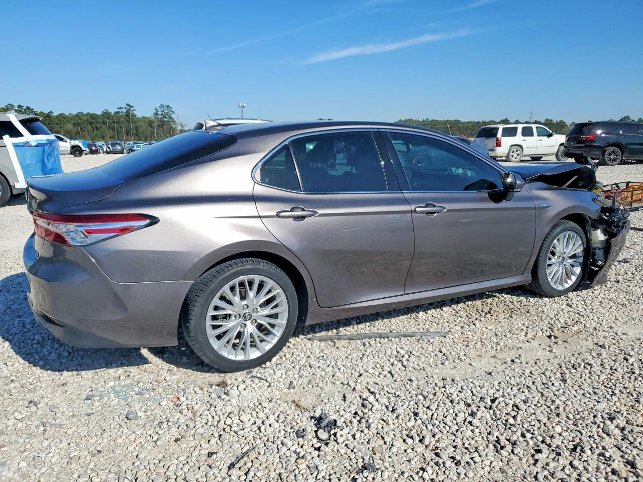 2020 Toyota Camry Hybrid Xle - Фото 3