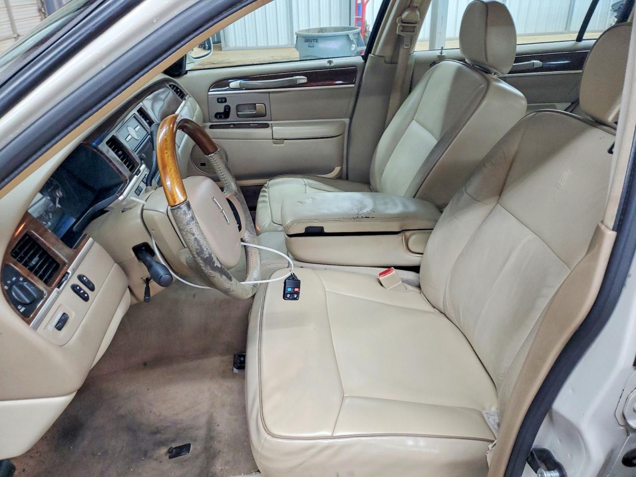 2007 Lincoln Town Car Designer - Фото 7