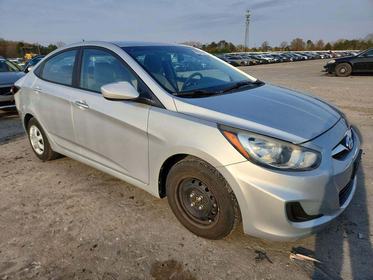 2013 Hyundai Accent Gls - Фото 4