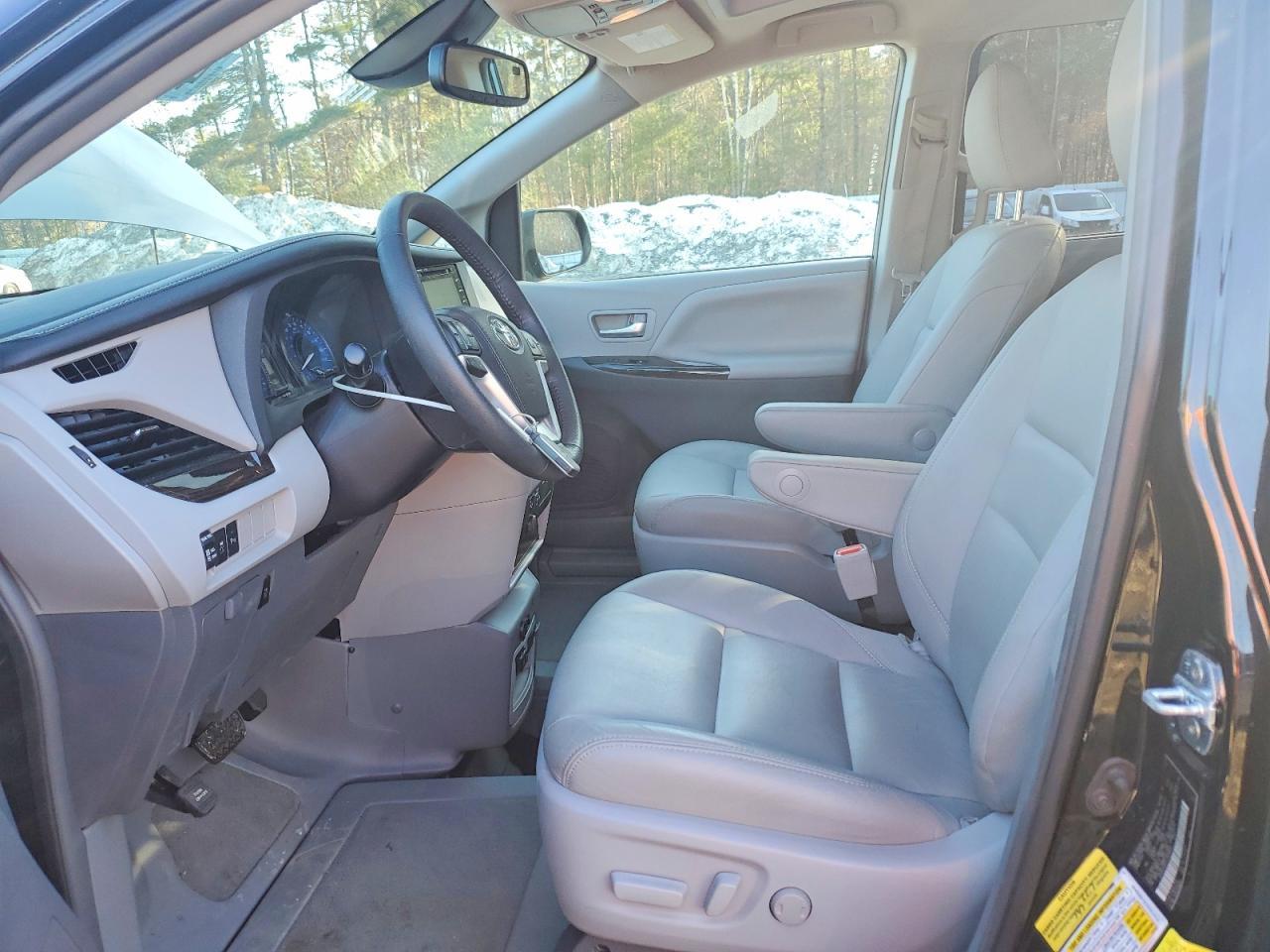 2018 Toyota Sienna Xle 8-Passenger - Фото 7