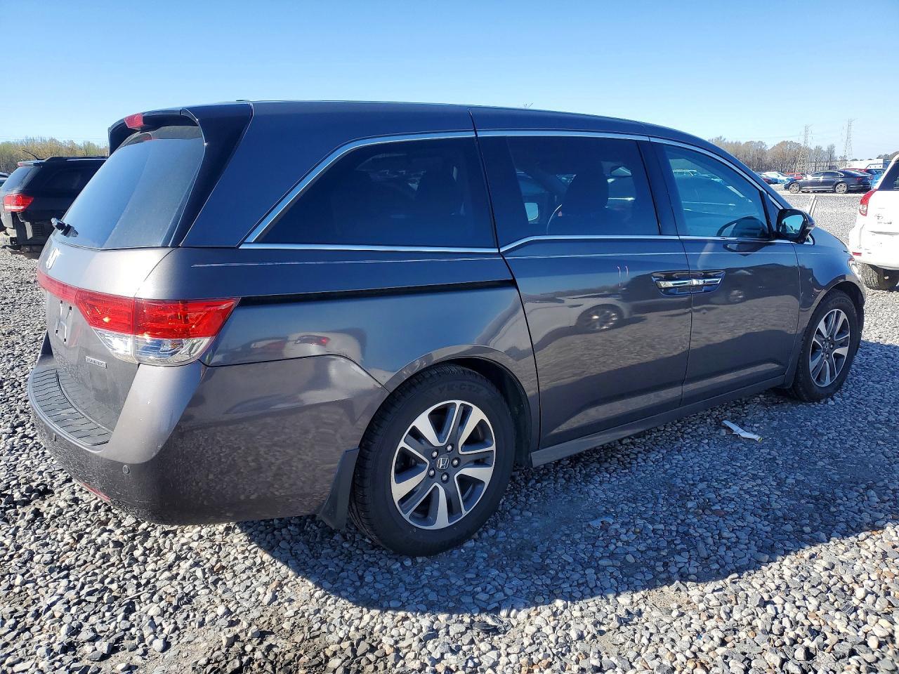 2015 Honda Odyssey - Image 3