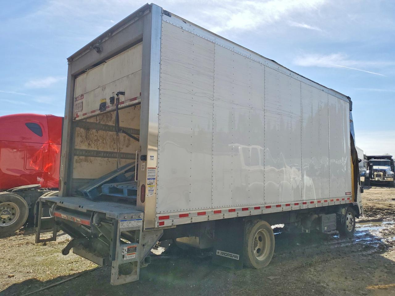 2024 Isuzu Nrr Refrigerated Box Truck - Фото 3