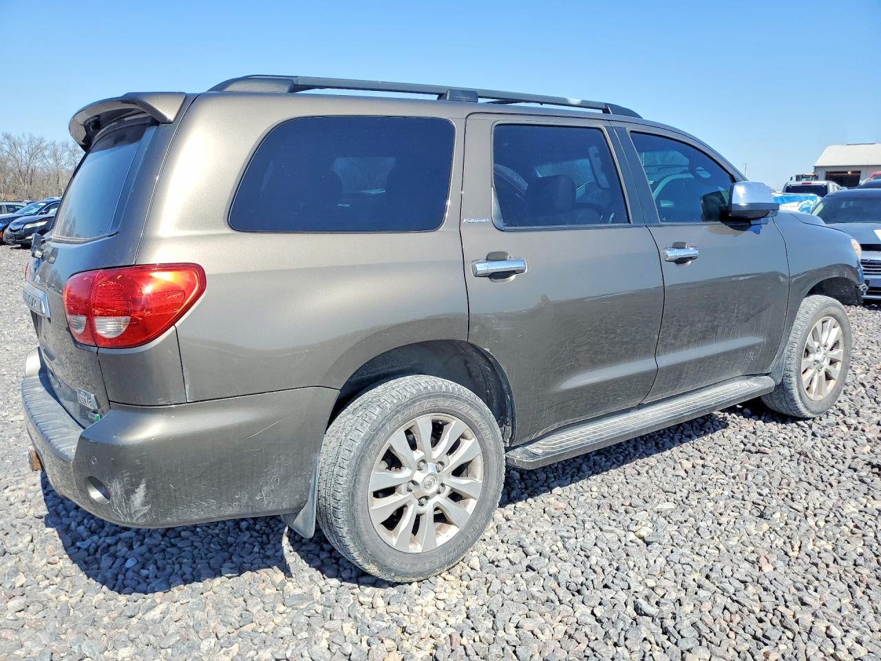 2010 Toyota Sequoia Platinum - Image 3