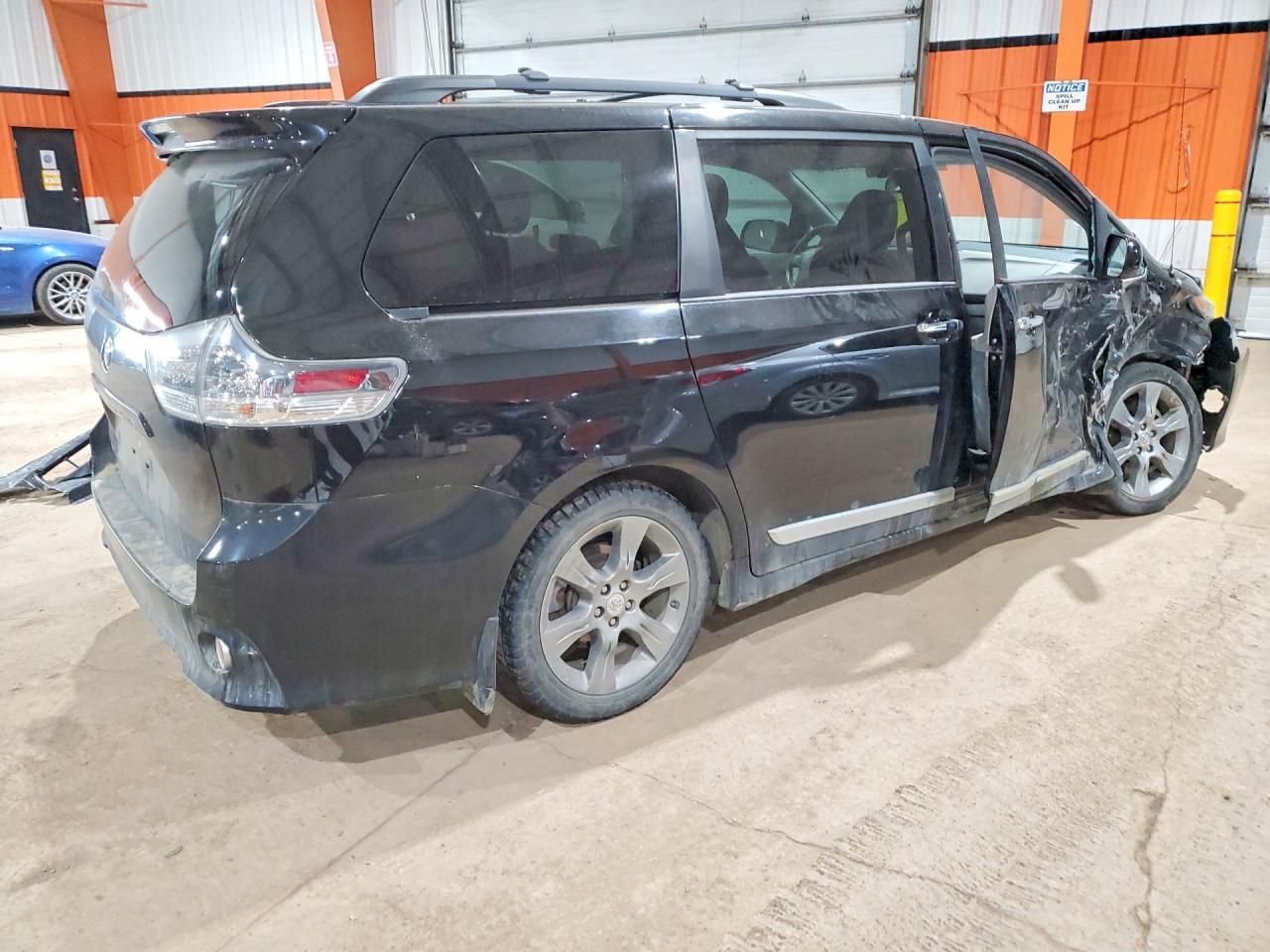 2014 Toyota Sienna Se 8-Passenger - Фото 3