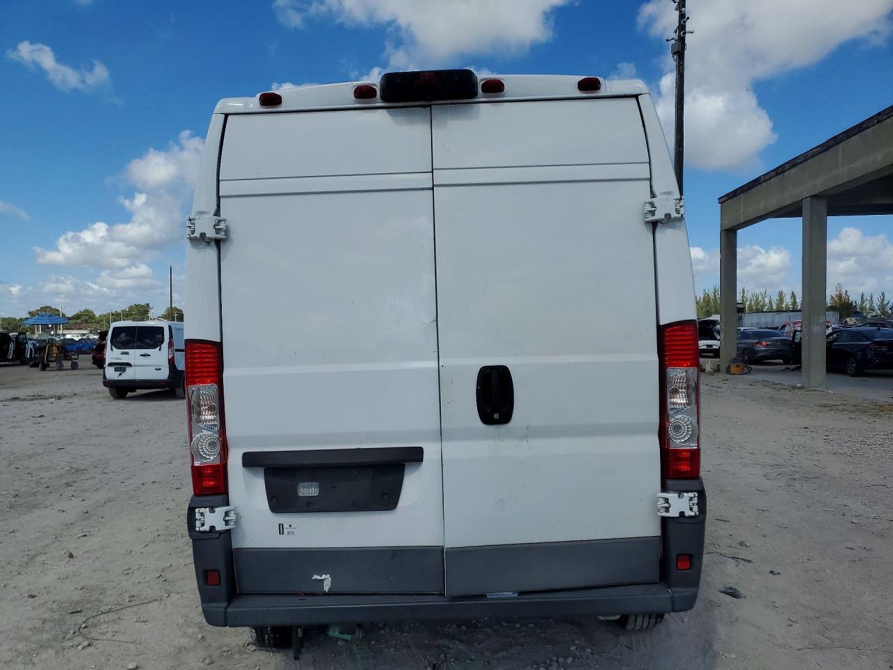 2018 Ram Promaster 2500 Delivery Van - Фото 6