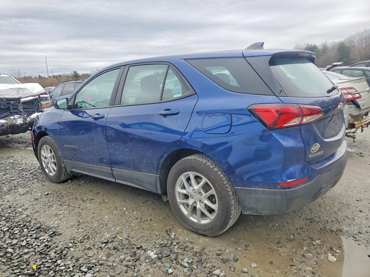 2022 Chevrolet Equinox Ls - Фото 2