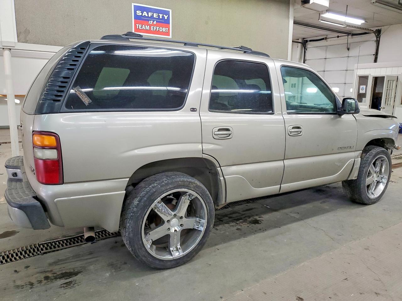 2002 GMC Yukon - Image 3