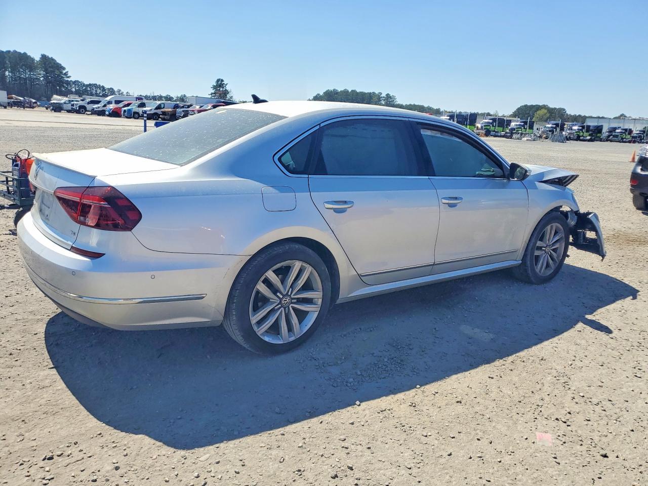 2017 Volkswagen Passat Sel Premium - Image 3