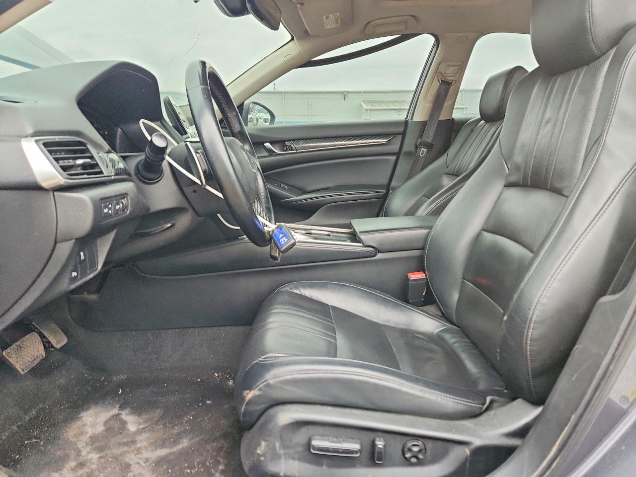 2018 Honda Accord Touring Hybrid - Image 7