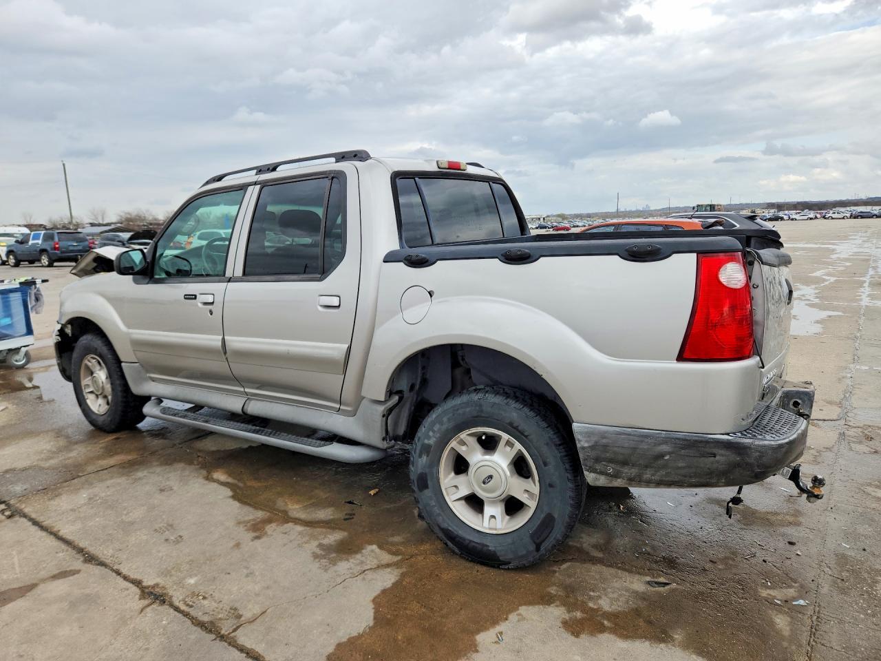 2003 Ford Explorer Sport Trac - Фото 2
