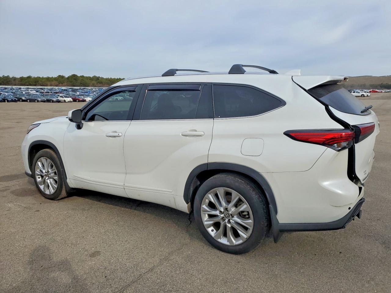 2022 Toyota Highlander - Фото 2