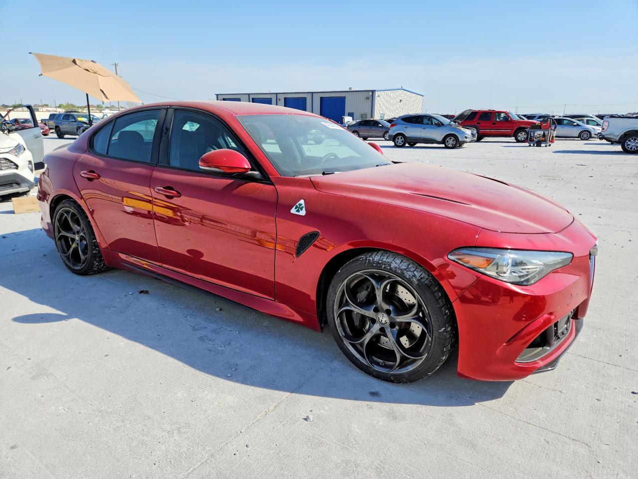 2017 Alfa Romeo Giulia Quadrifoglio - Фото 4