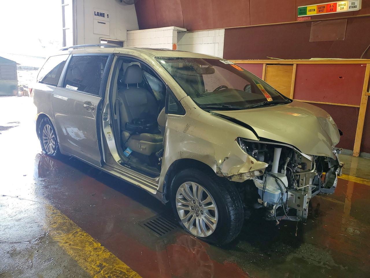2015 Toyota Sienna Xle 8-Passenger - Фото 4
