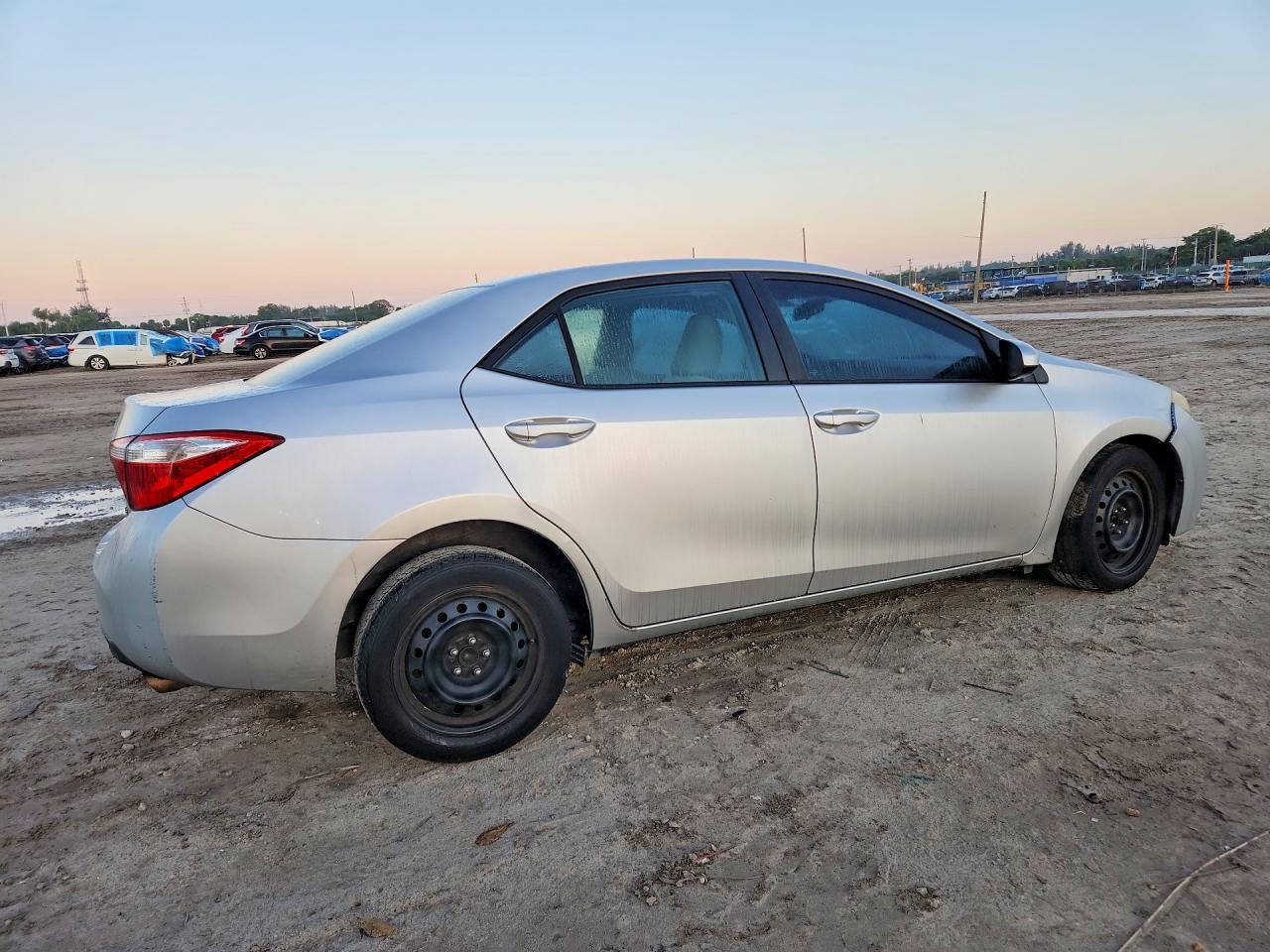 2015 Toyota Corolla Le - Фото 3