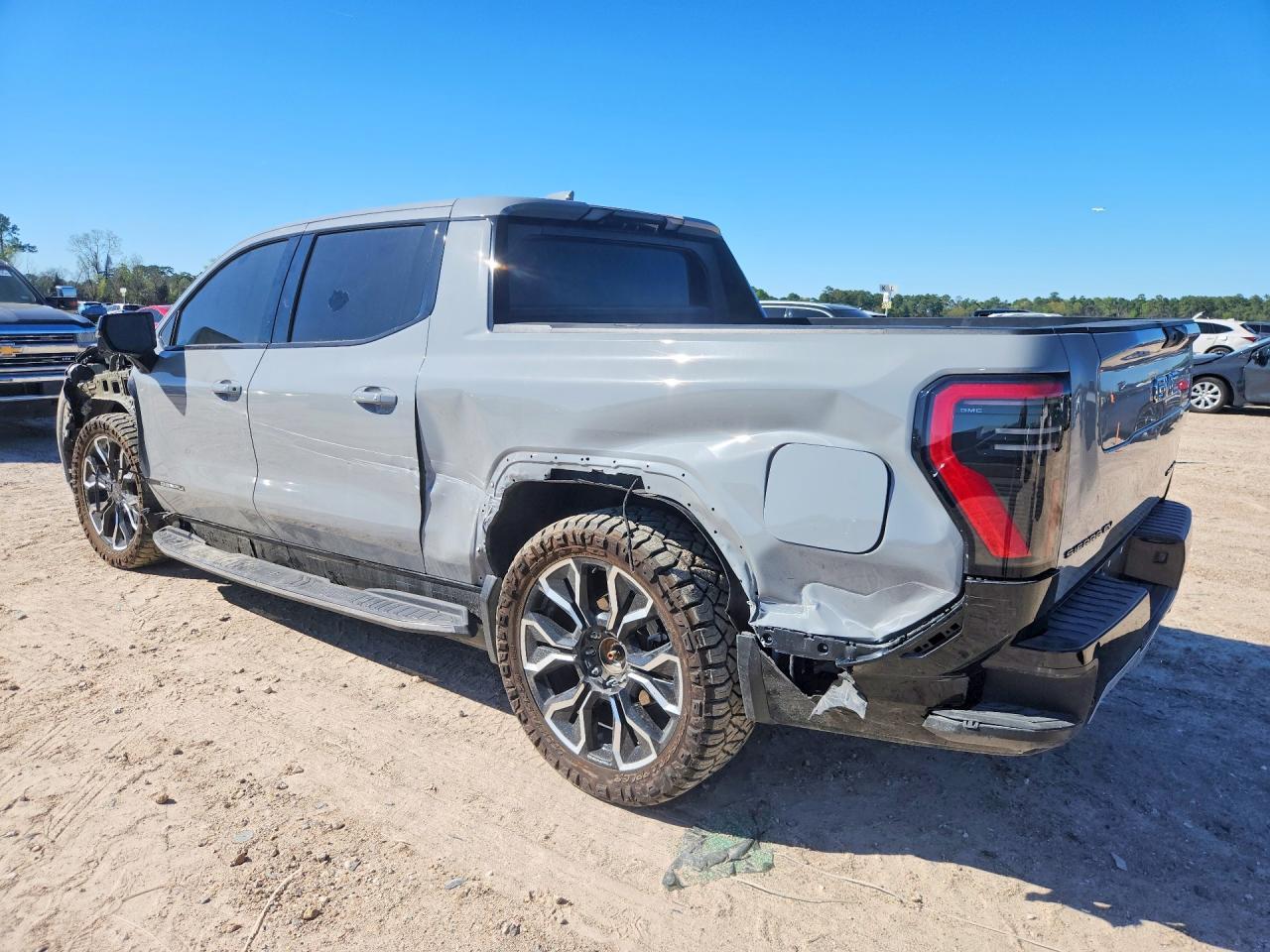 2025 GMC Sierra Denali - Фото 2