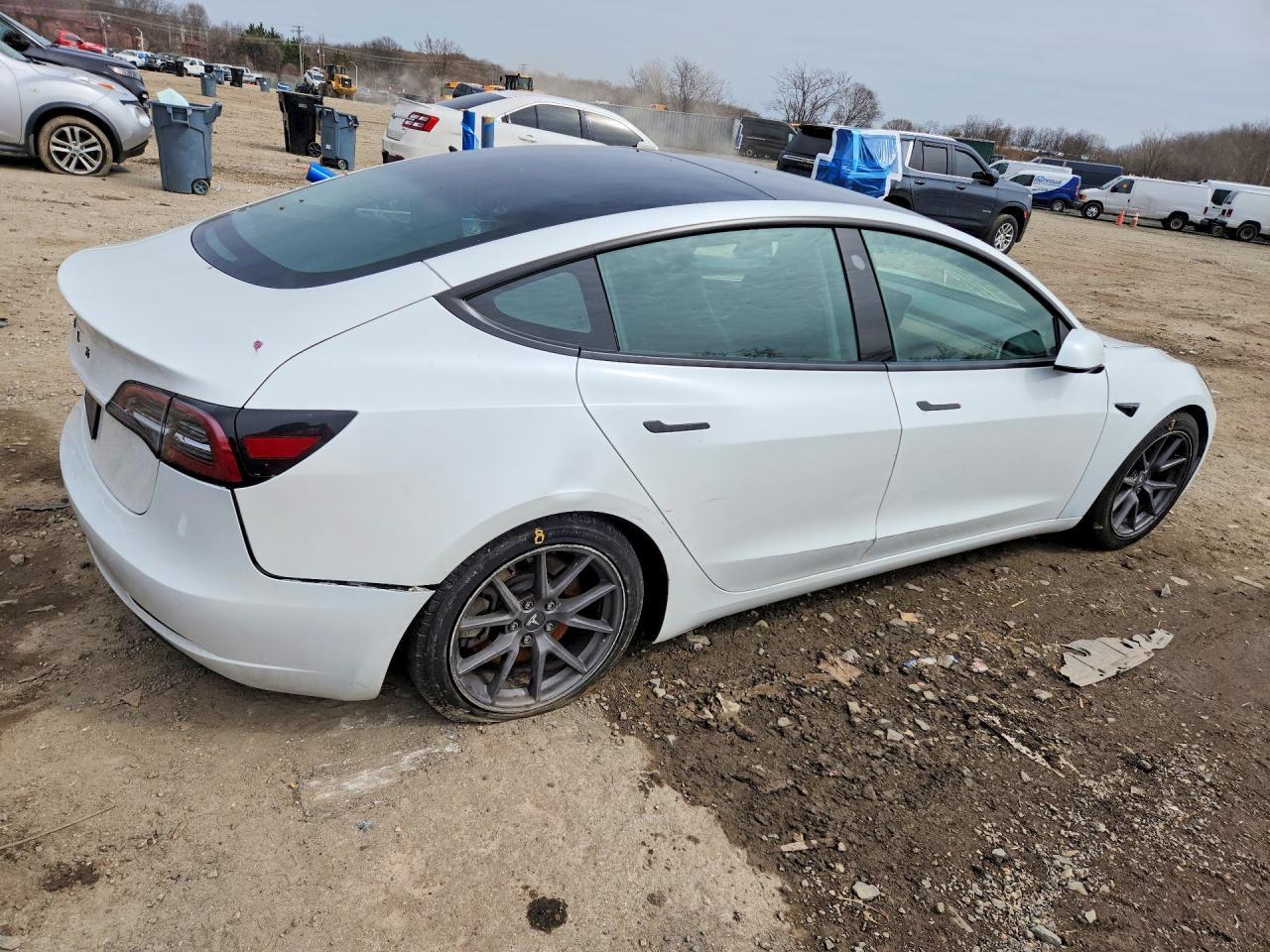 2023 Tesla Model 3 - Фото 3