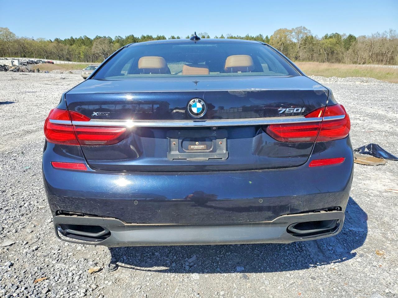 2016 BMW 750 Xi - Image 6