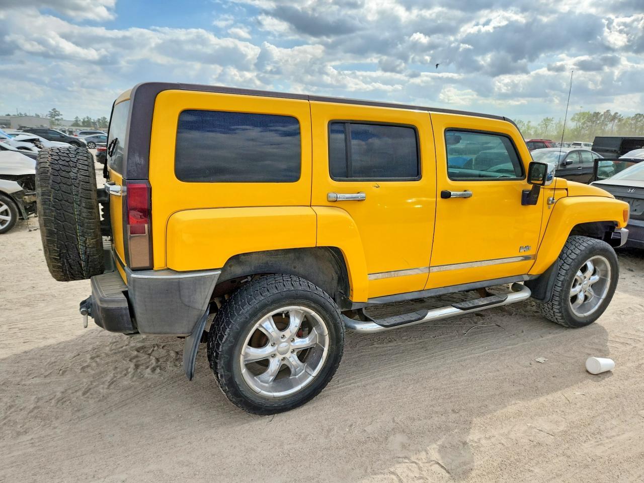 2007 Hummer H3 - Image 3