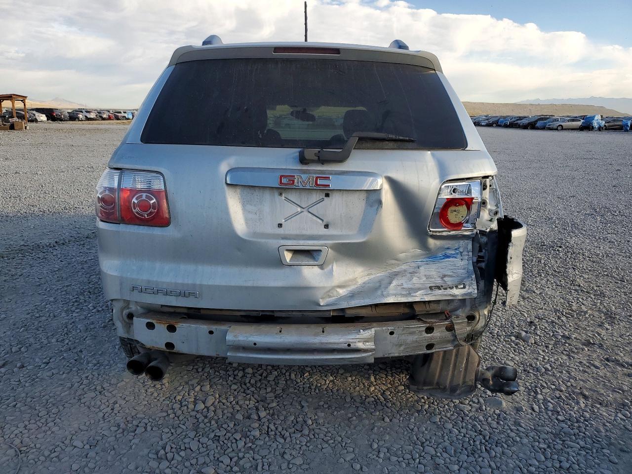 2010 GMC Acadia - Image 6