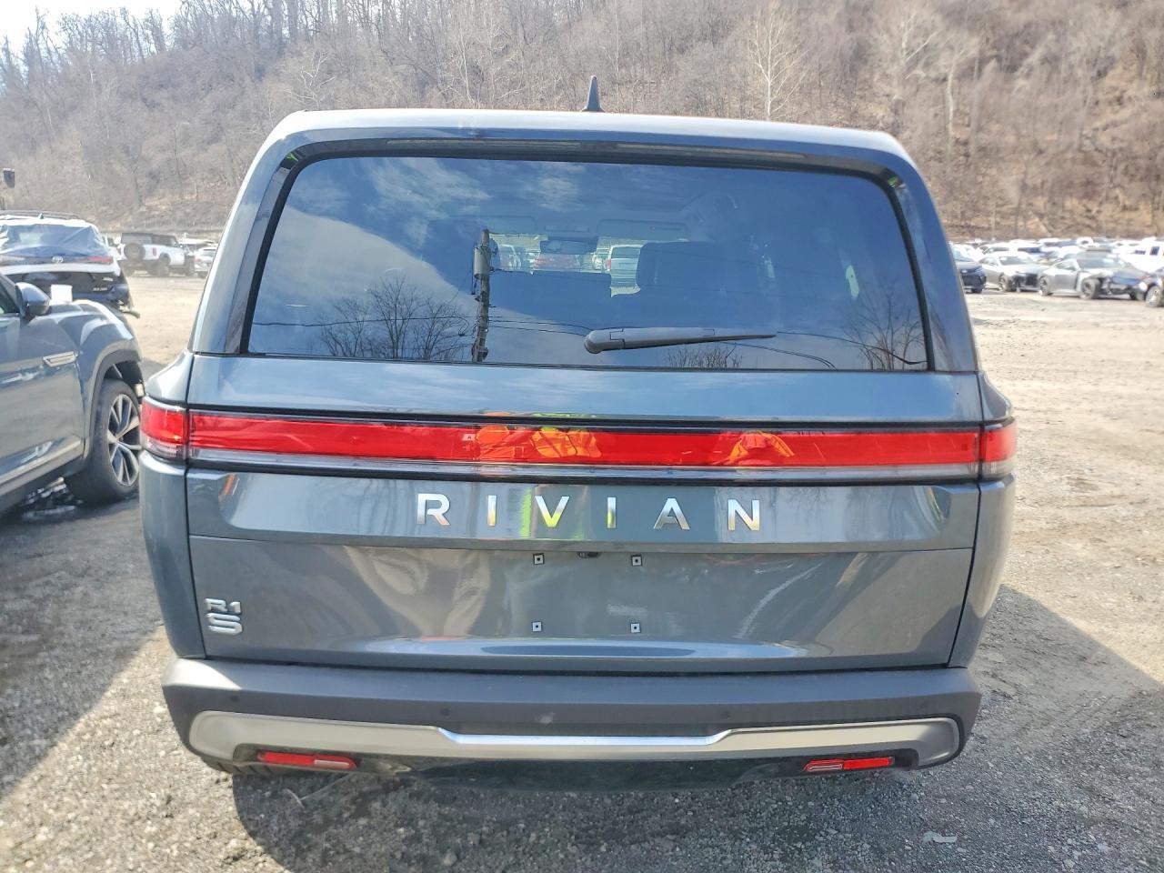 2025 Rivian R1S Adventure - Фото 6