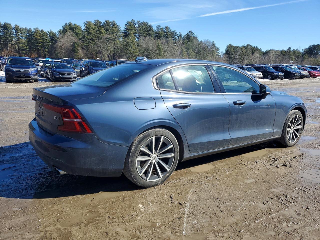 2021 Volvo S60 T6 Momentum - Image 3
