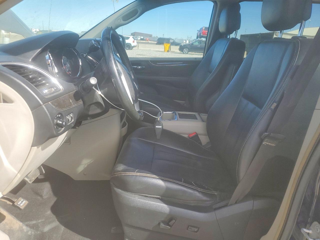 2014 Chrysler Town & Country Touring - Фото 7