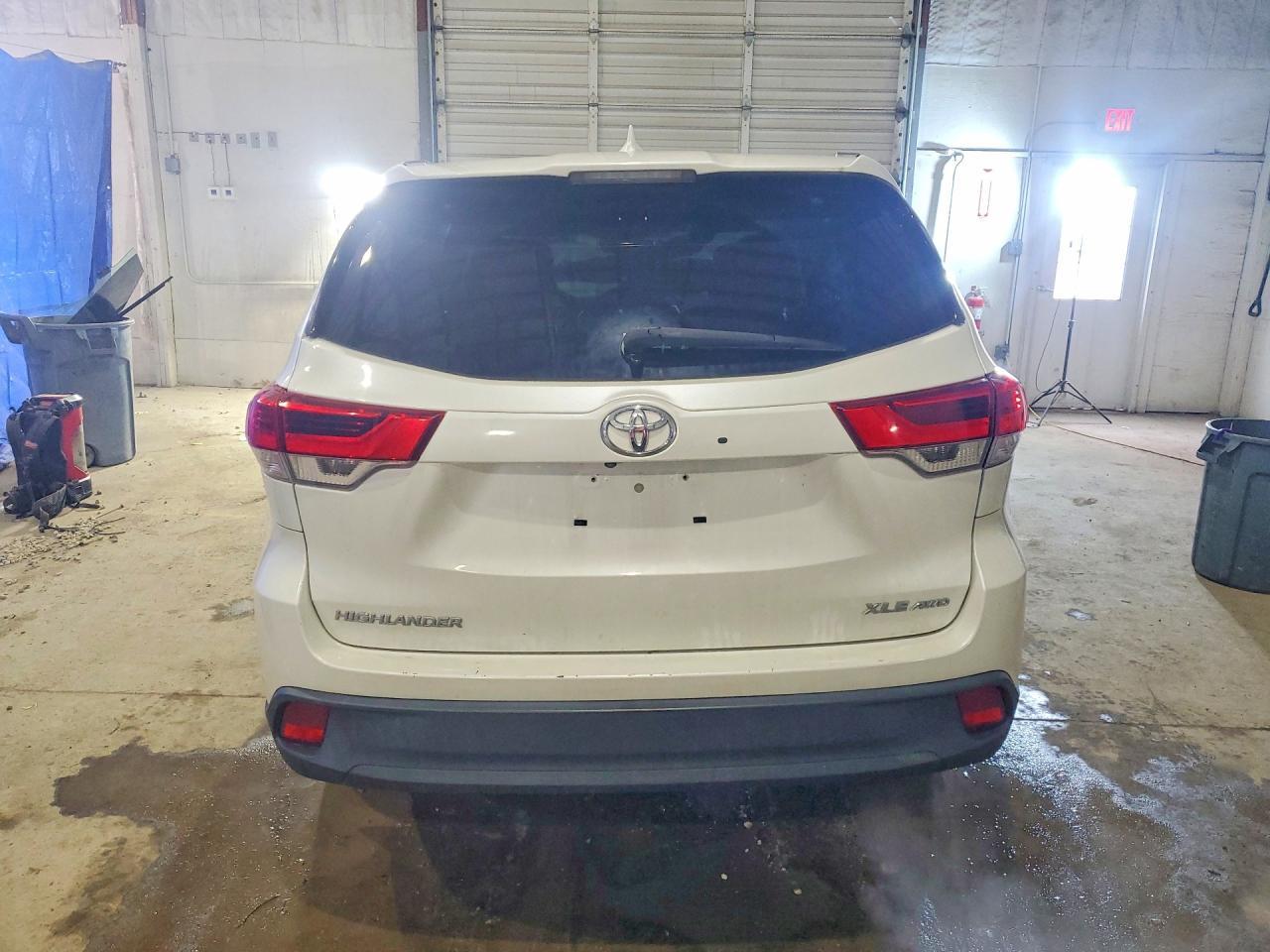 2017 Toyota Highlander Xle - Image 6