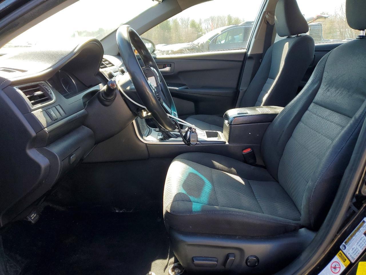 2016 Toyota Camry Hybrid Le - Image 7