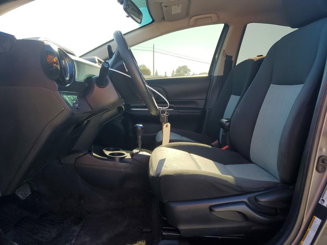 2016 Toyota Prius C Two - Фото 7