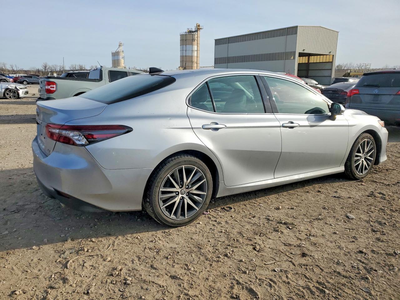 2022 Toyota Camry Xle - Фото 3