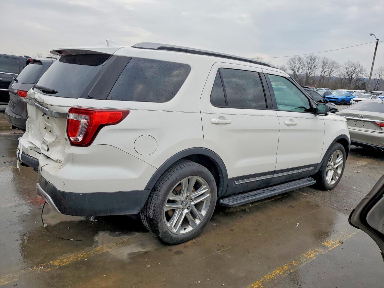 2017 Ford Explorer Xlt - Image 3