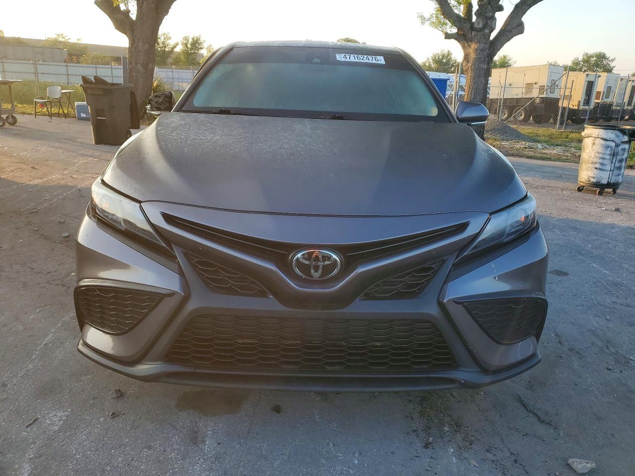 2024 Toyota Camry Se - Image 5
