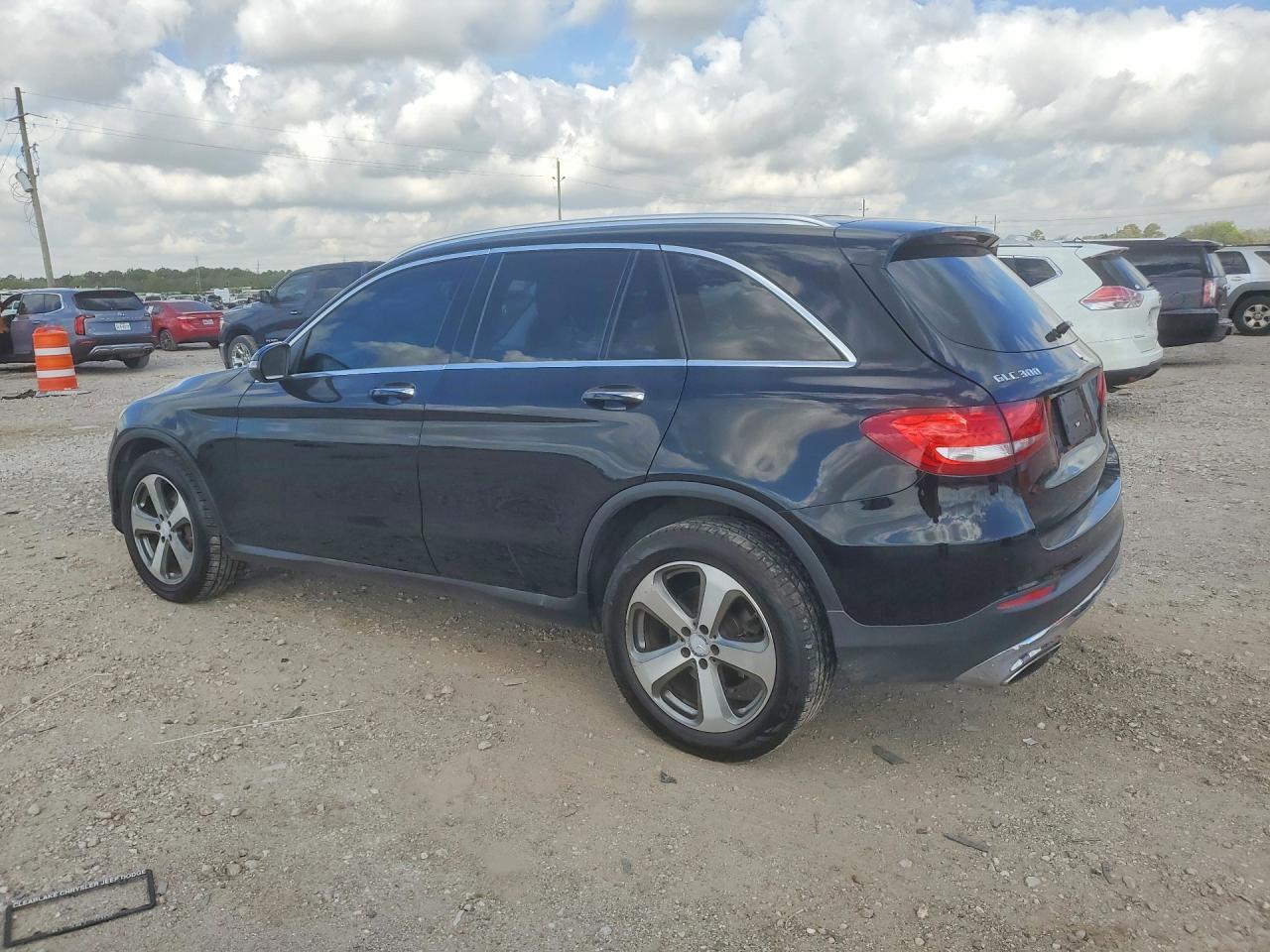 2016 Mercedes-Benz Glc 300 - Image 2