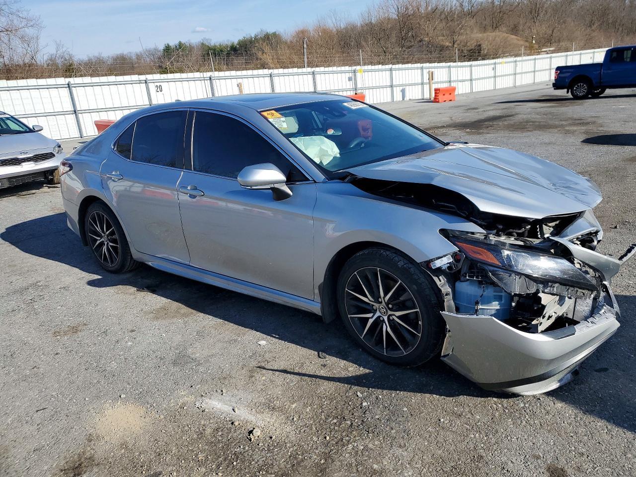 2022 Toyota Camry Se - Фото 4