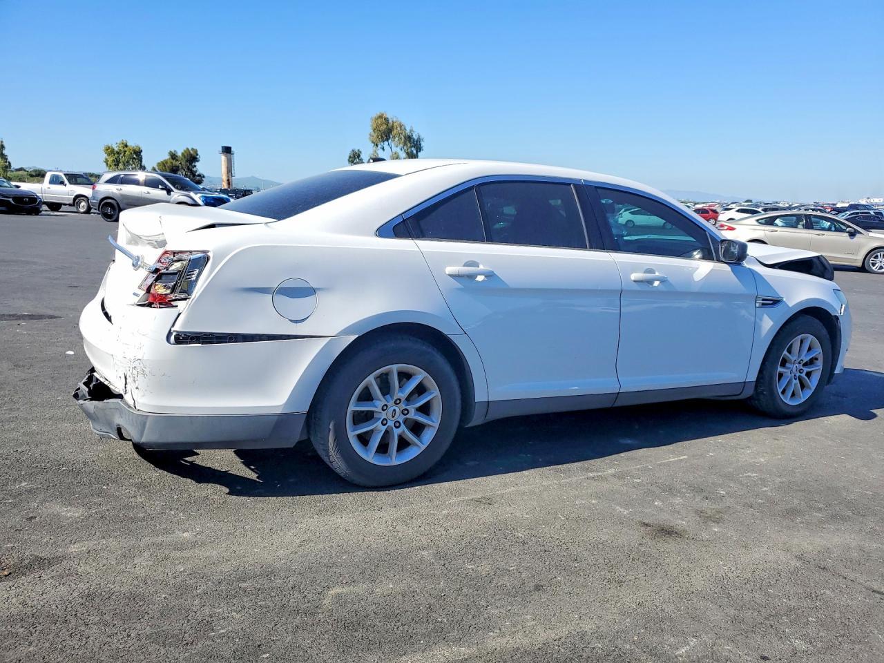 2013 Ford Taurus Se - Фото 3