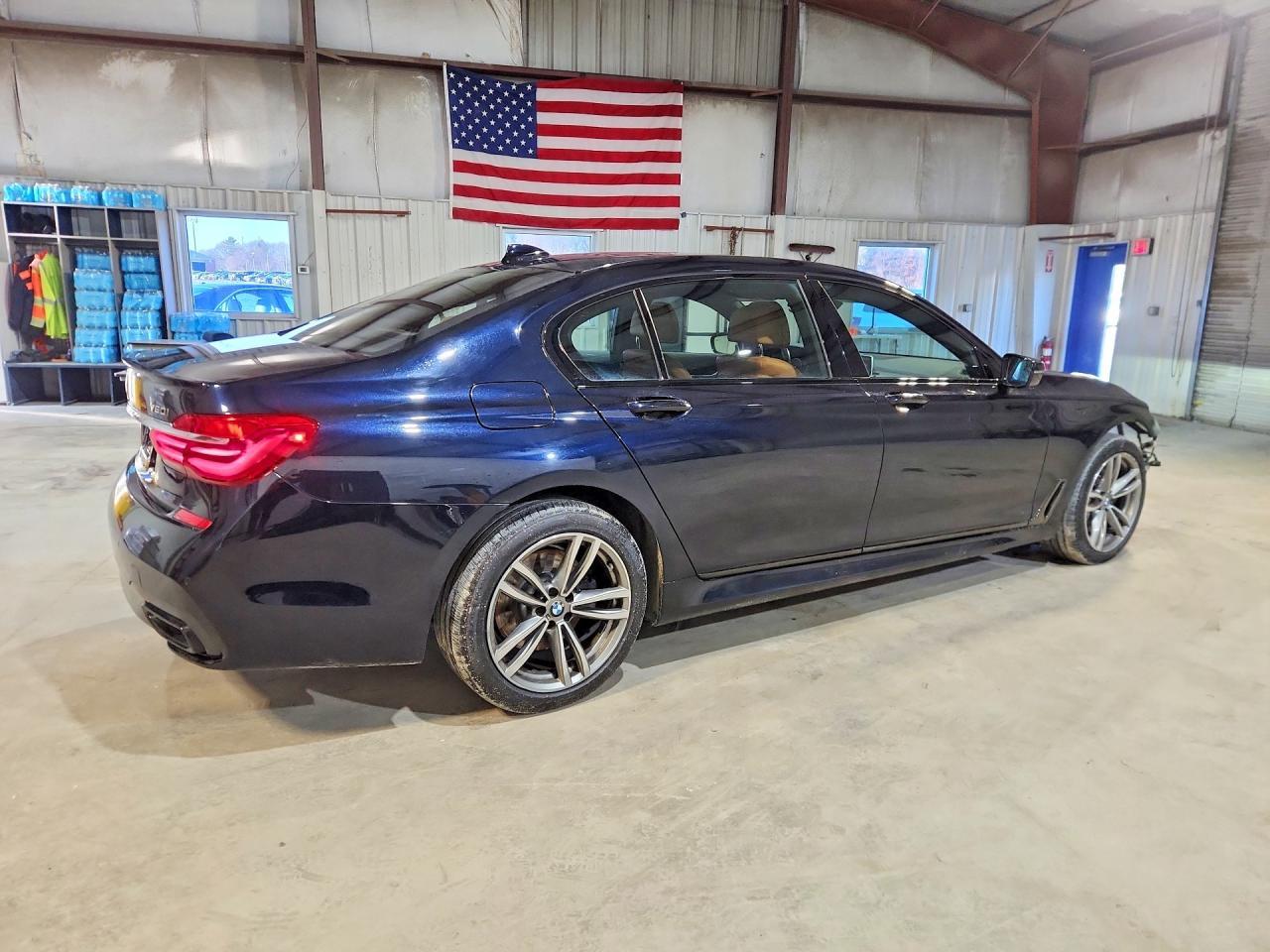 2018 BMW 750 Xi - Фото 3