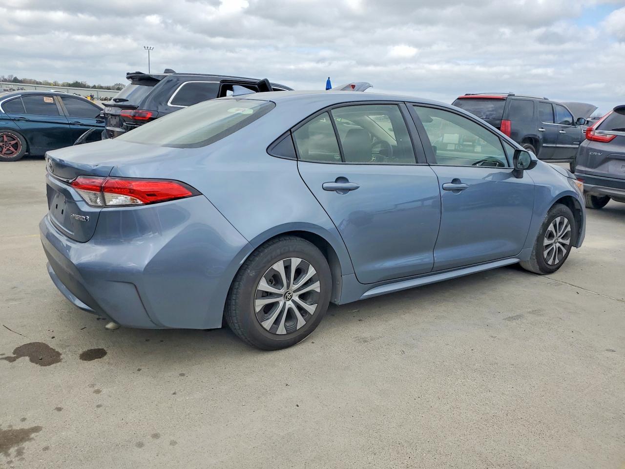 2022 Toyota Corolla Hybrid Le - Image 3
