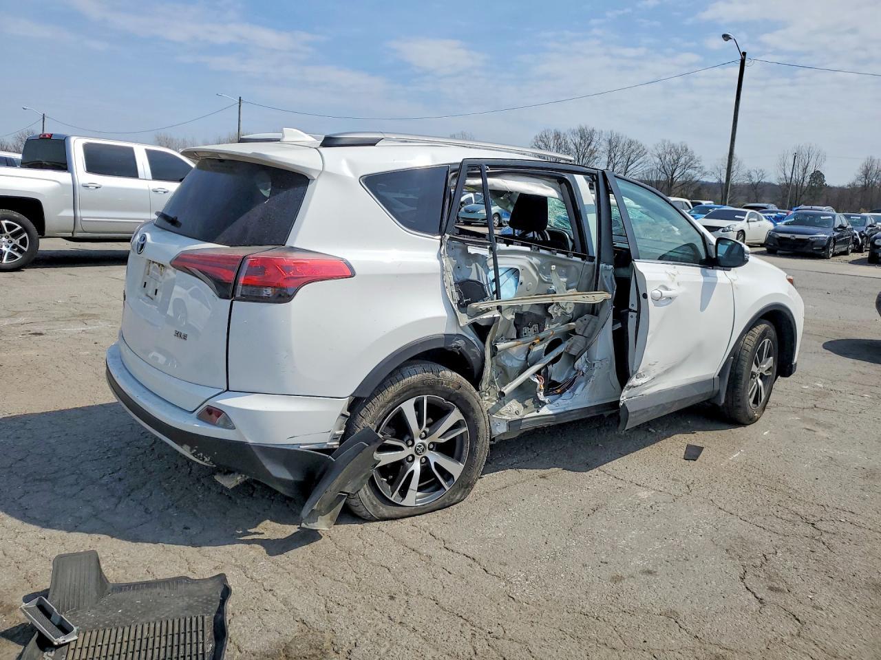 2017 Toyota Rav4 Xle - Фото 3