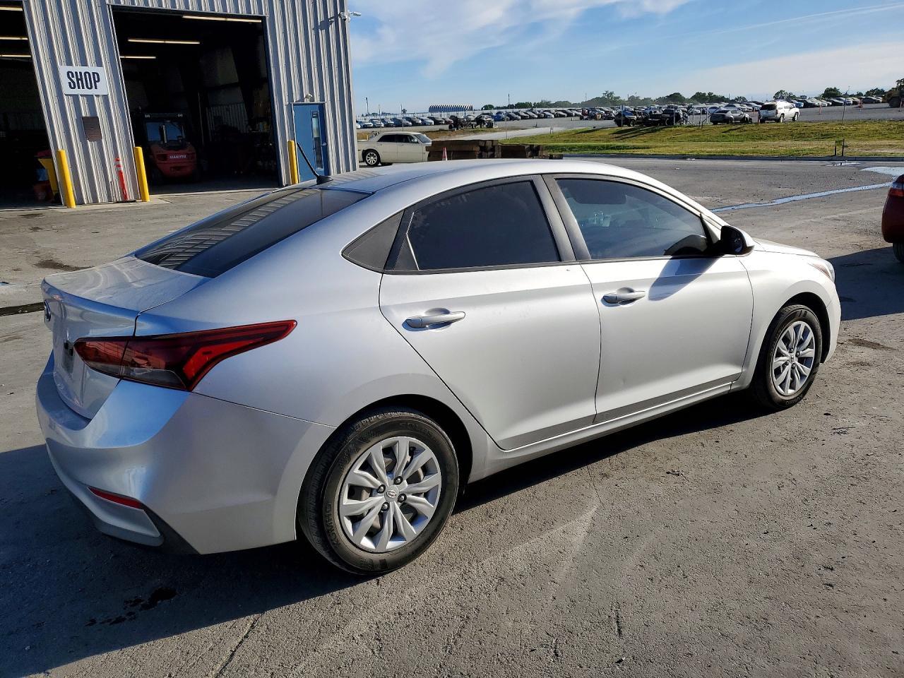 2020 Hyundai Accent Se - Фото 3