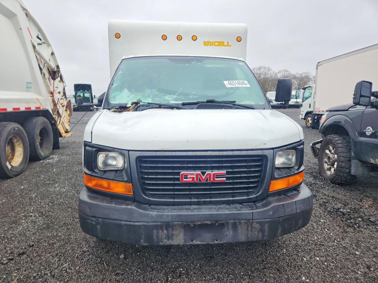 2009 GMC Savana Cutaway G3500 - Image 5