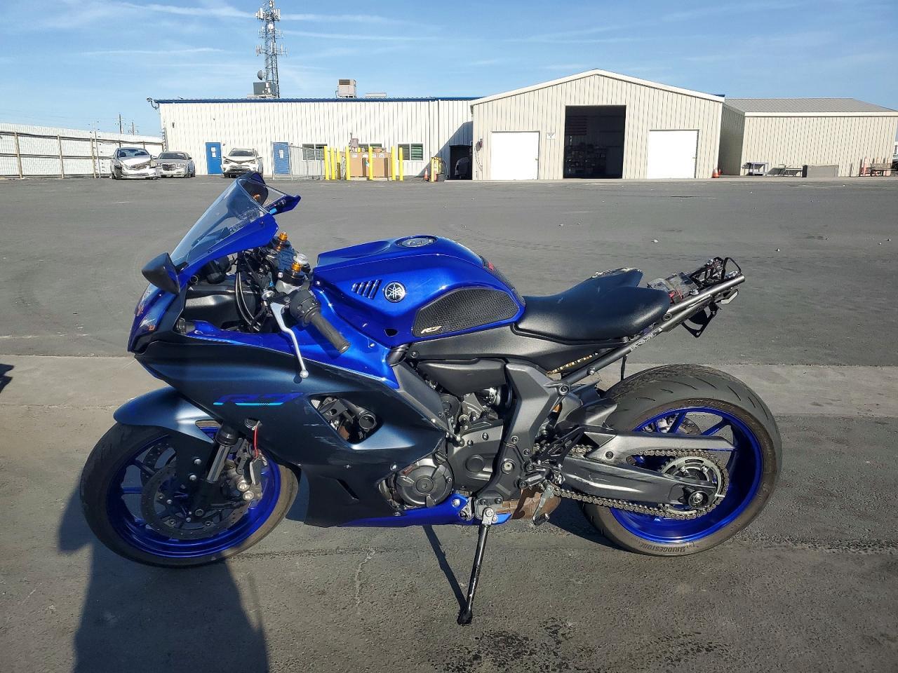 2023 Yamaha Yzfr7 - Фото 3