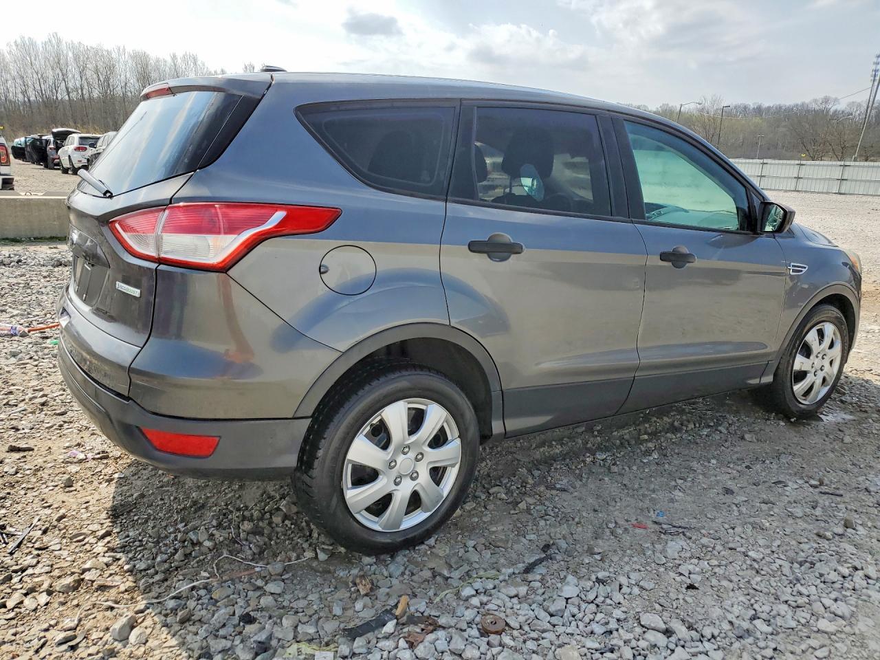 2015 Ford Escape S - Фото 3