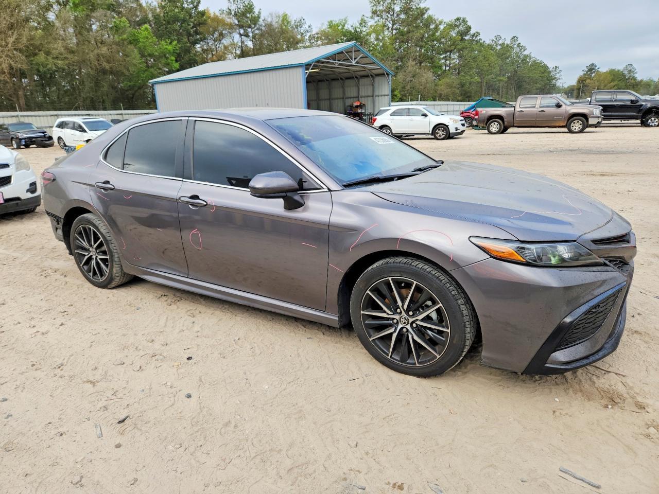 2021 Toyota Camry Se - Фото 4