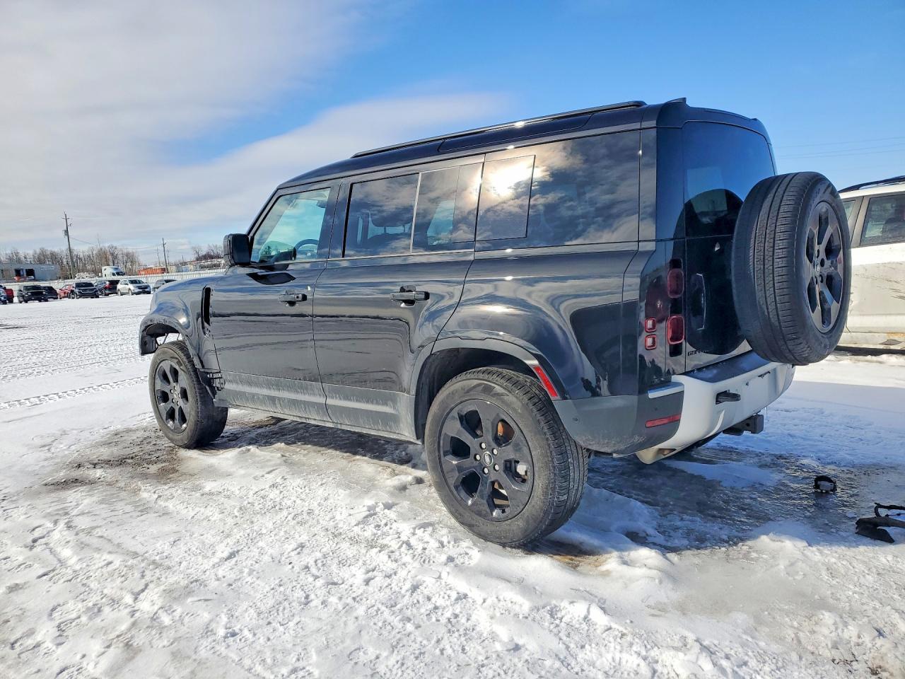 2025 Land Rover Defender 110 S - Фото 2