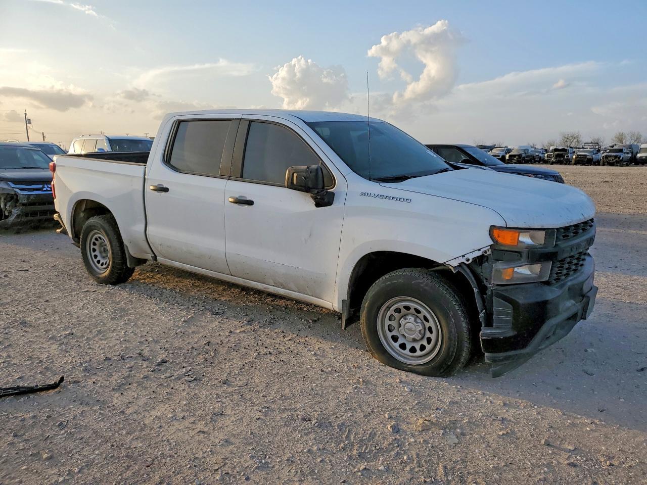 2022 Chevrolet Silverado Ltd C1500 - Фото 4