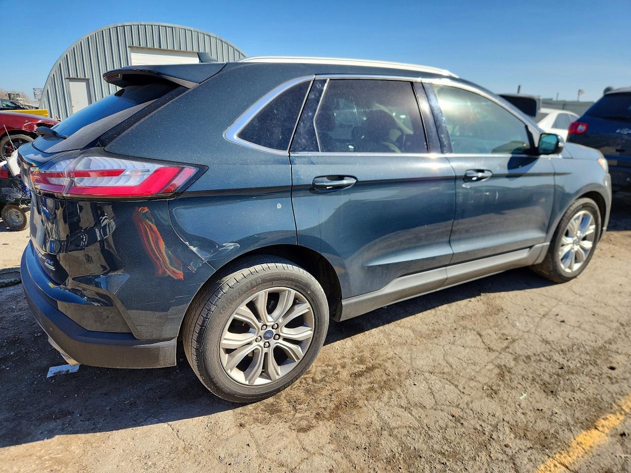 2019 Ford Edge Titanium - Image 3