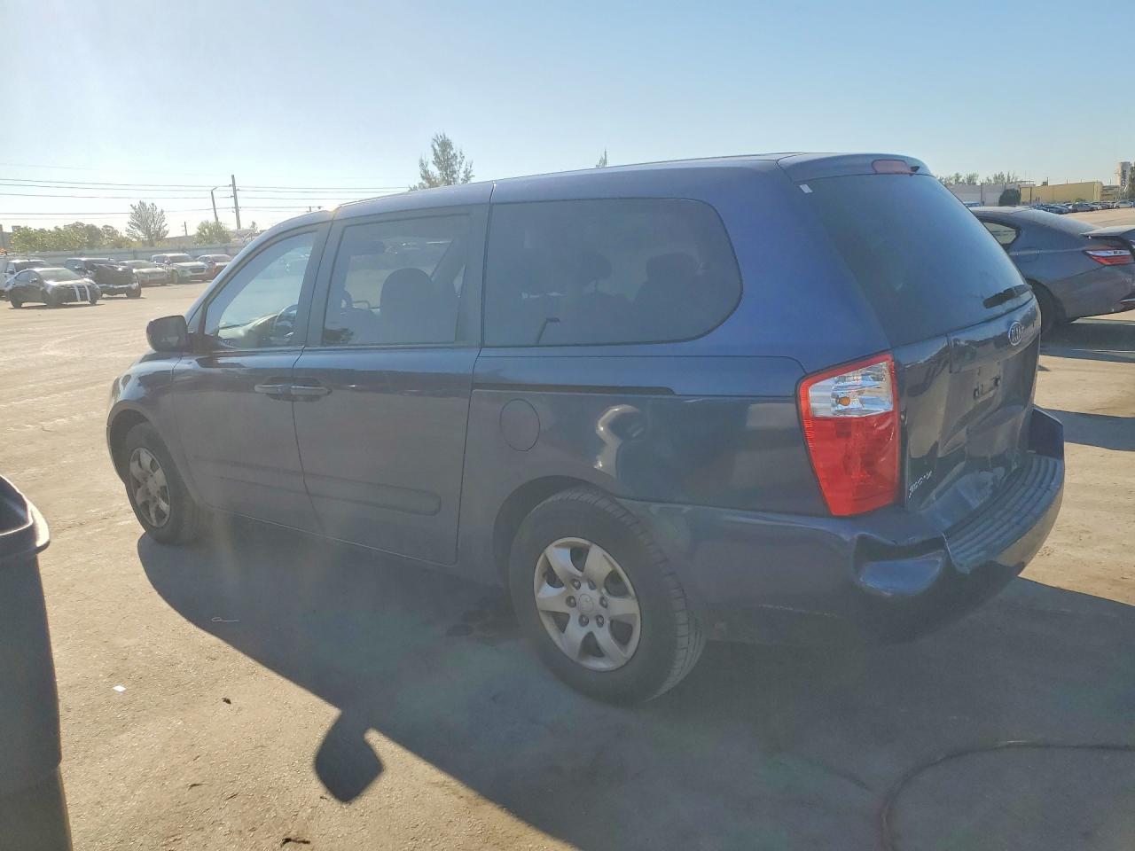2006 Kia Sedona Lx - Фото 2